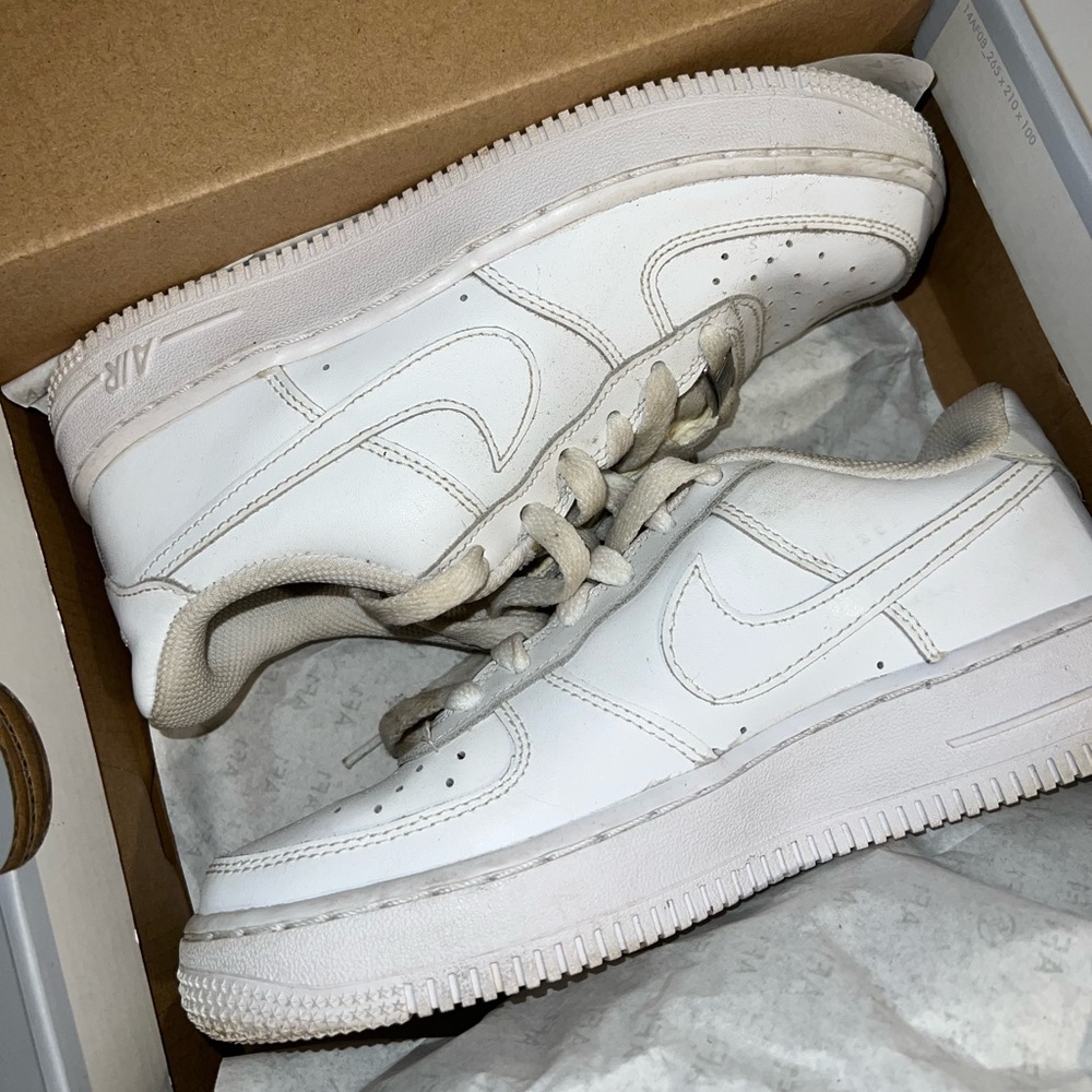 Air Force 1’s Kids Size 4, equivalent to Women’s 6